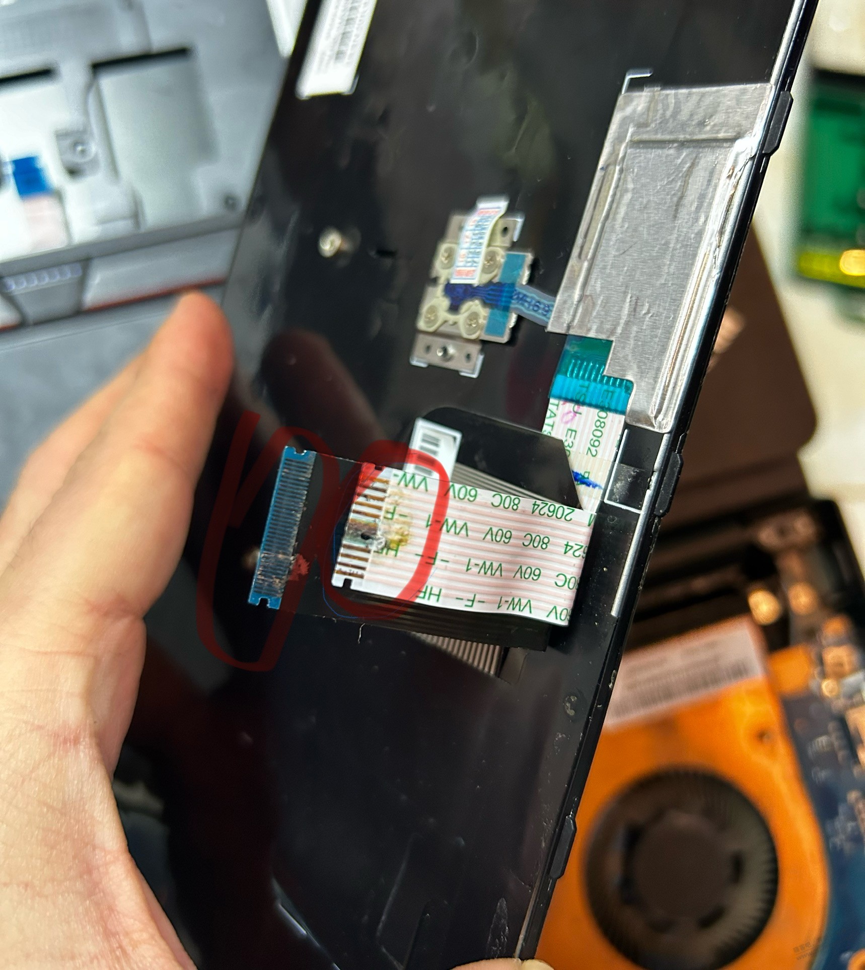 电脑主机渗水了