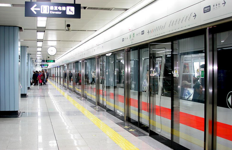 地铁能不能带主机