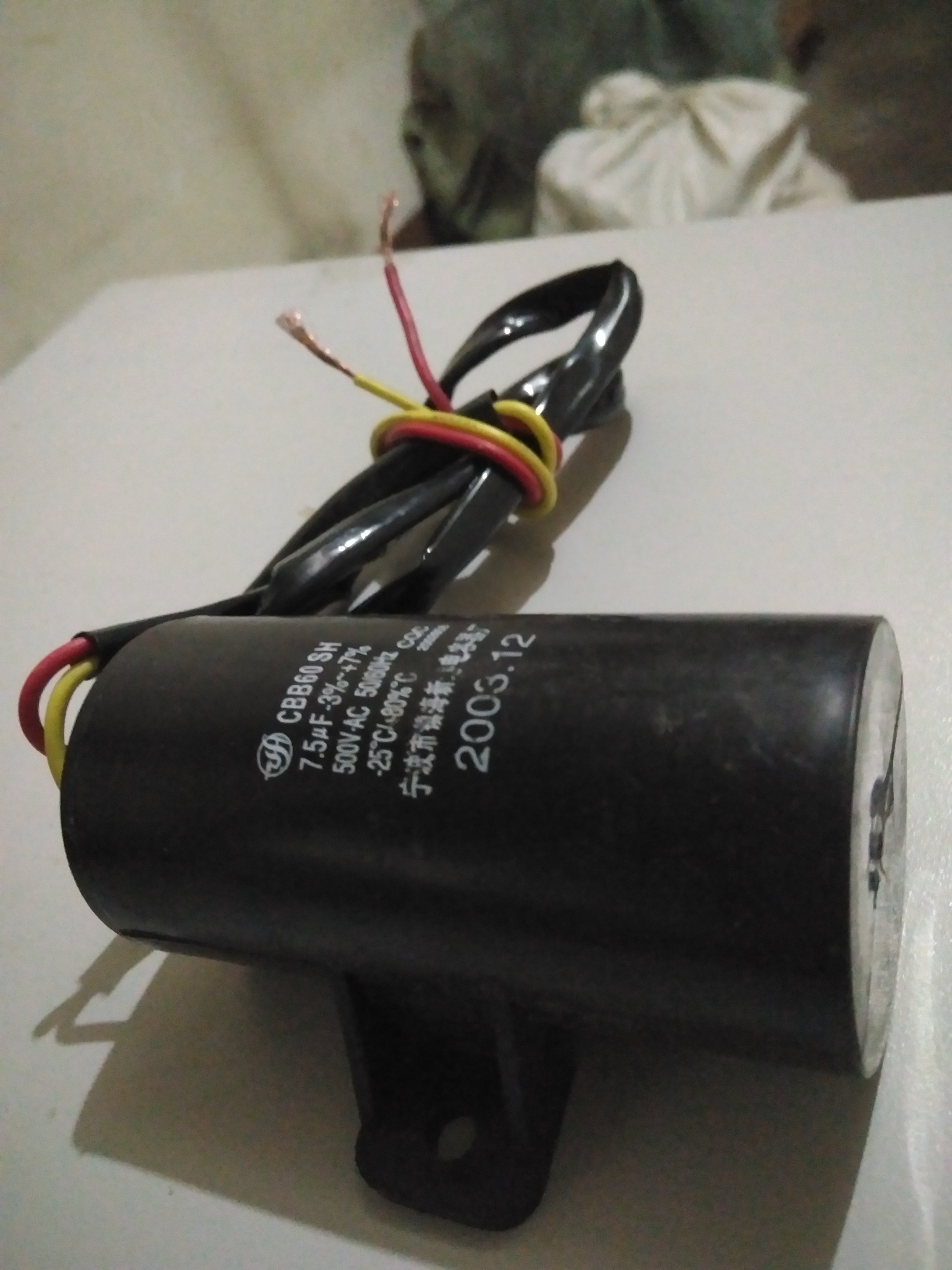 主机电源大电容从引脚处鼓出