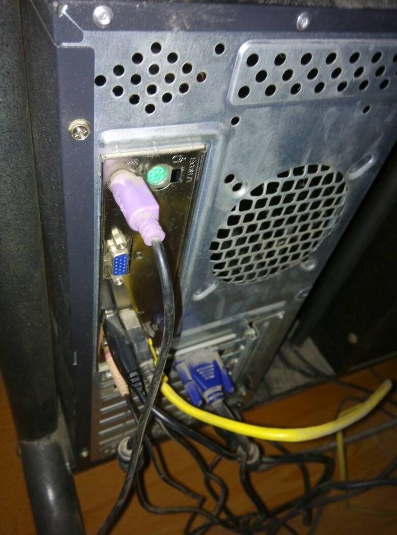 主机亮了但是显示器不亮了