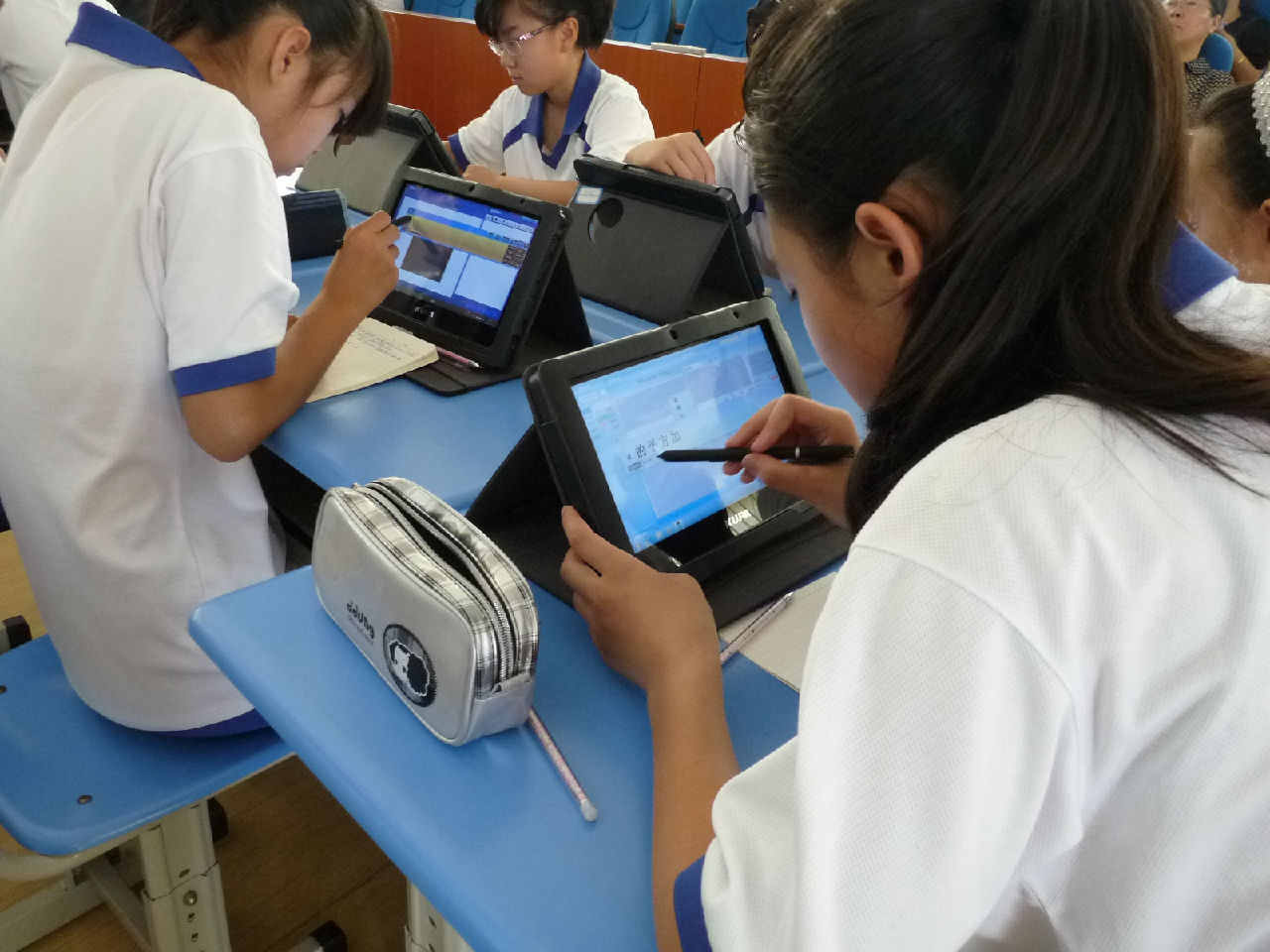 电子书包主机