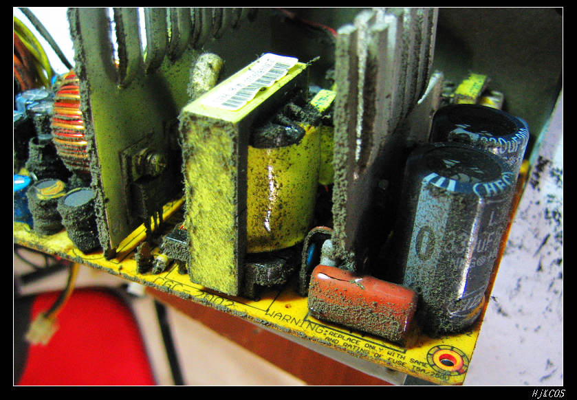 电脑主机电容碰掉一个