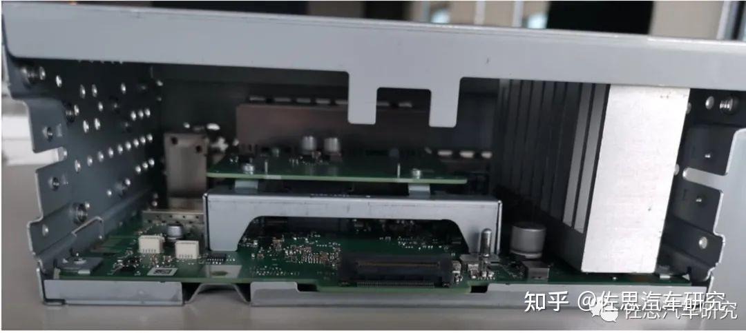 原车音响主机拆机分析
