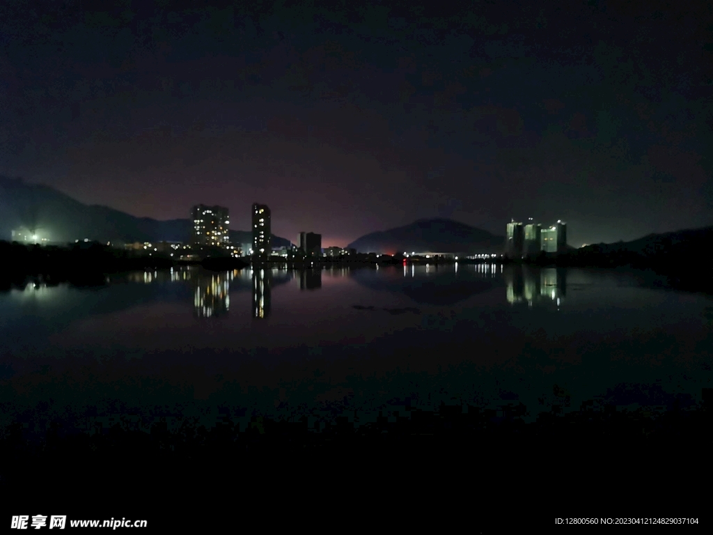 晚上配主机为什么那么便宜