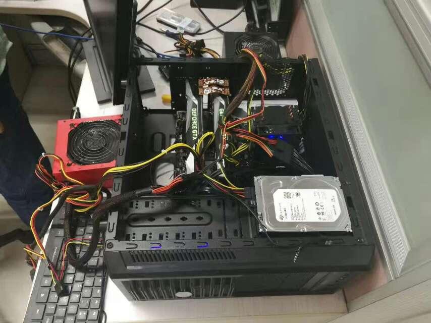 主机显卡有两个电源街头