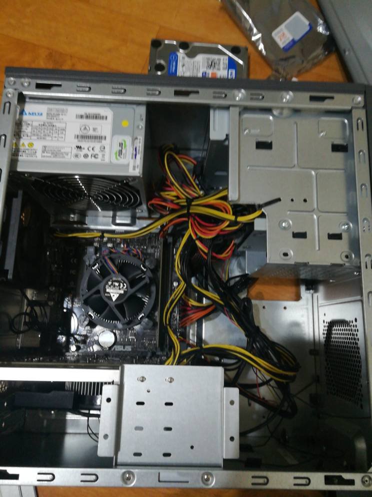 一个主机怎么装两个硬盘分区
