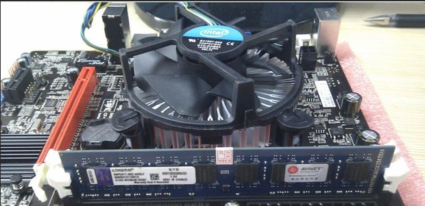 组装台式主机内存条