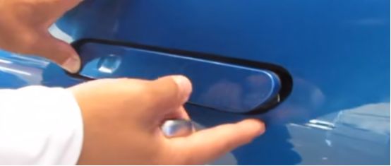 比亚迪车门中控主机坏掉