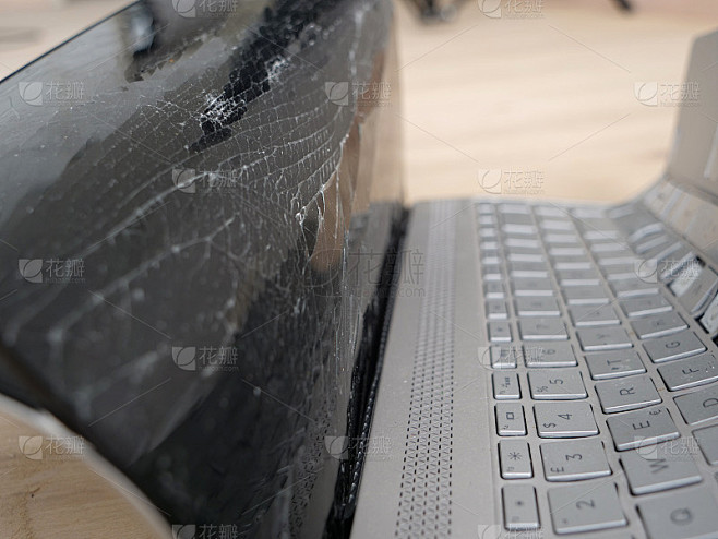 电脑主机被砸了一下没反应了