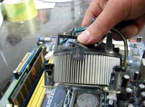 怎么关闭主机里的风扇