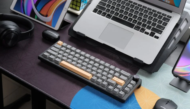 新装主机键盘插在主机闪一下