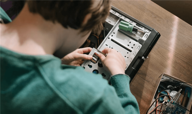 主机电源有静电的声音