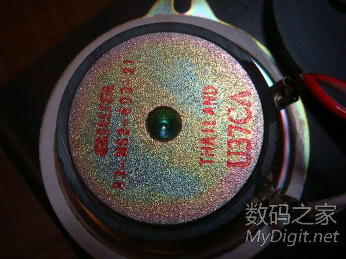 爱华音响的音箱如何和主机连接