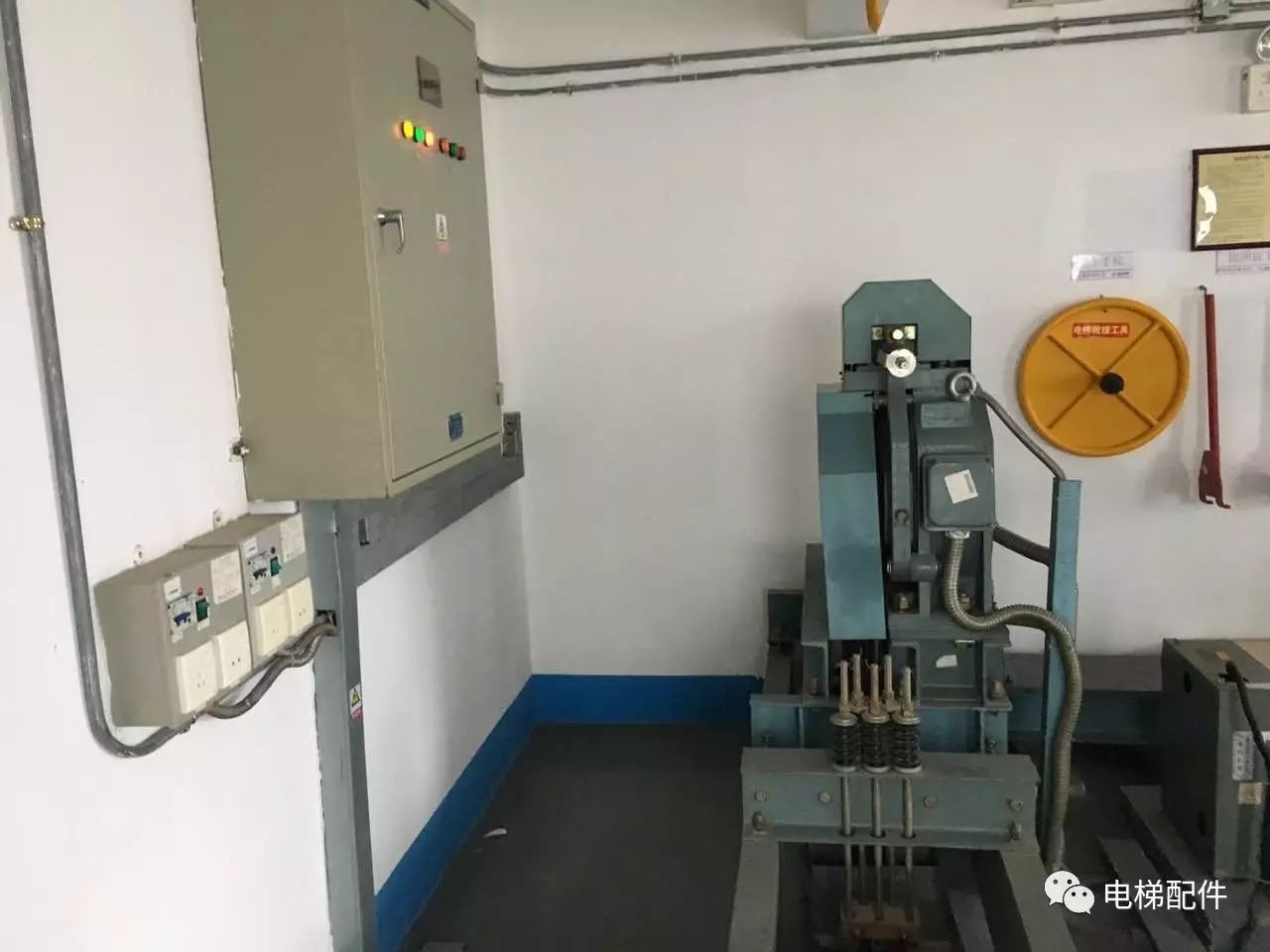 电梯主机停车有几激磁声音