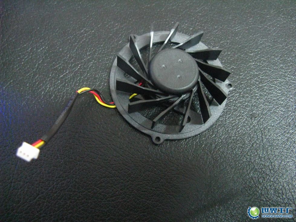 怎么把主机的风扇拆下来