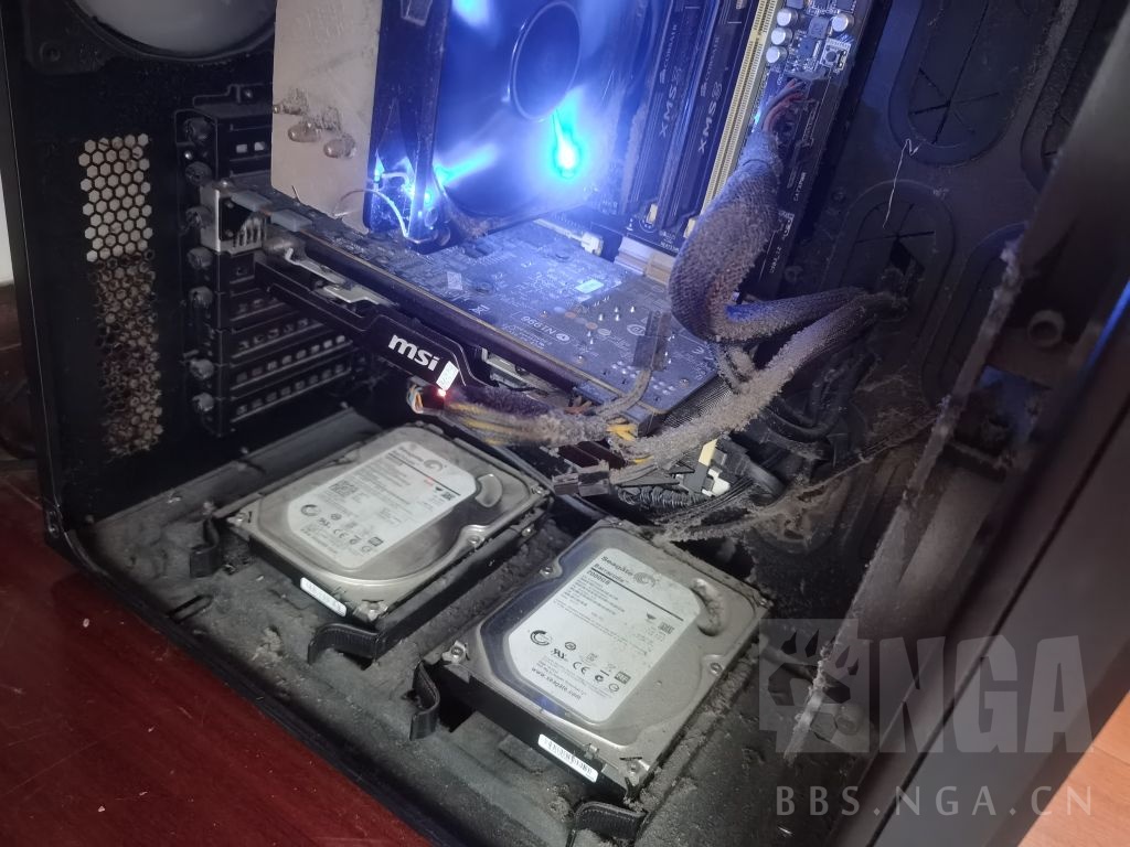 台式机主机可以装两个硬盘吗