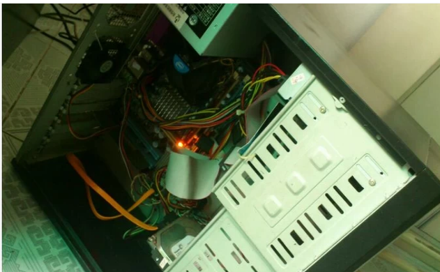 连接主机后显示器不亮的解决方法