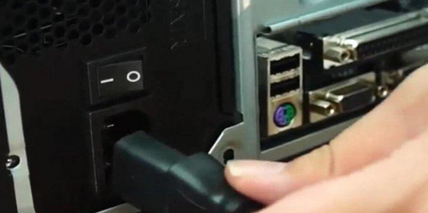 怎么测试电脑主机电压稳不稳定