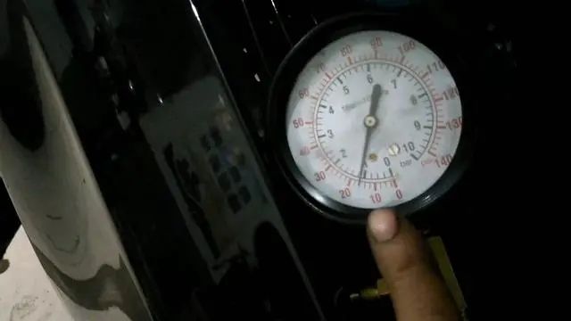 机动船夜间主机突然熄火