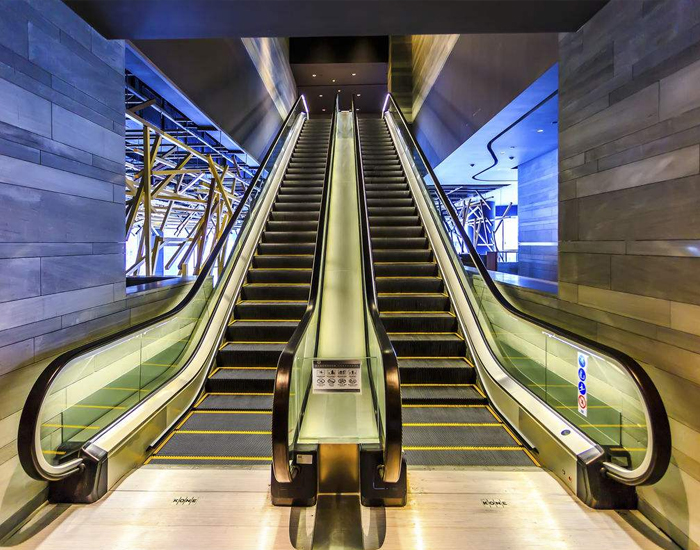 电梯踏板的生产主机