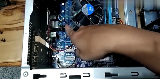 电脑主机未检测到信号不会开机