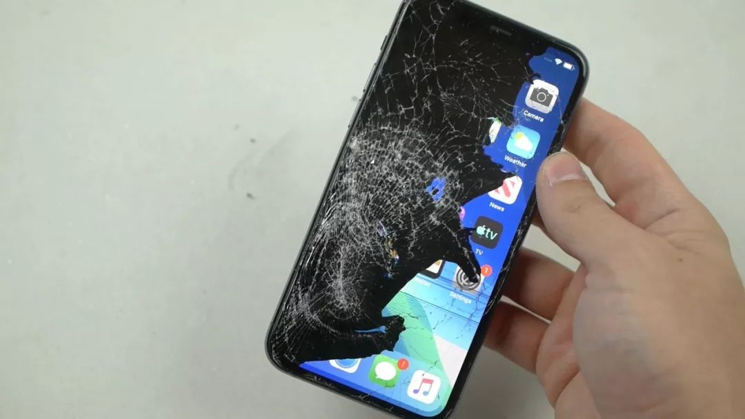 手机摔碎了黑屏主机坏了吗