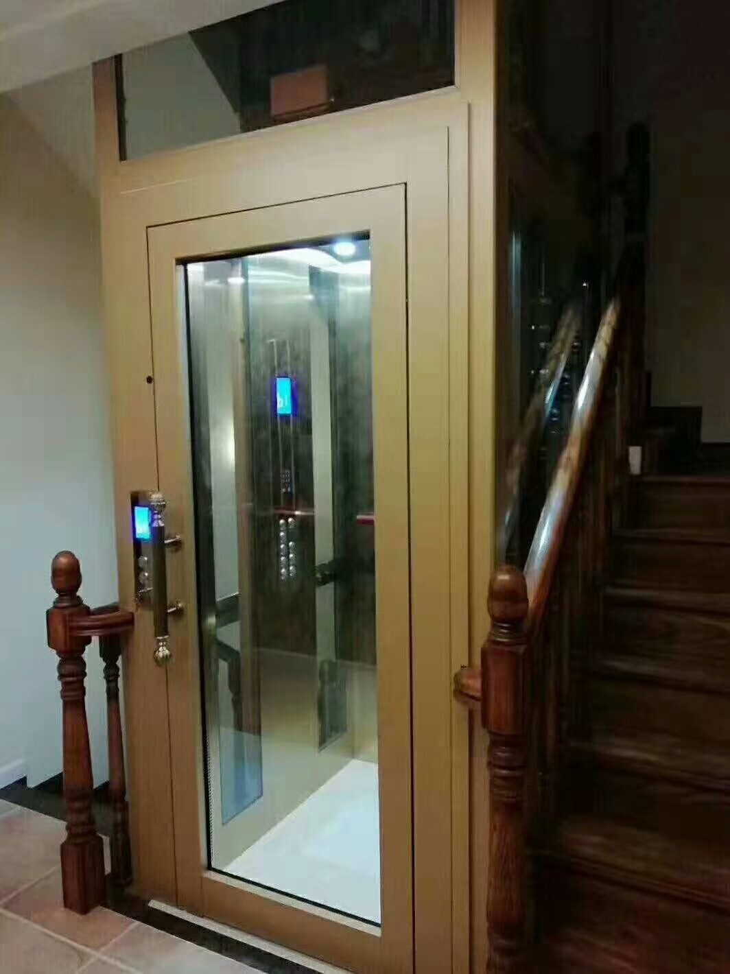 电梯踏板的生产主机