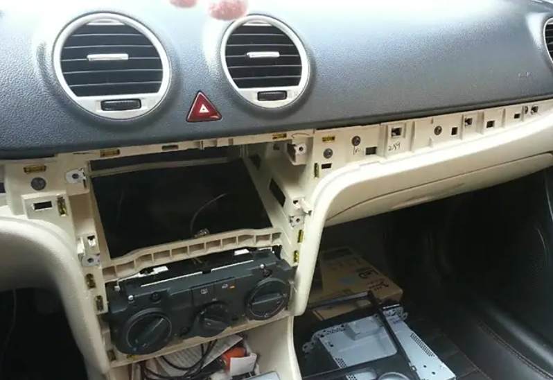 汽车颠簸带主机