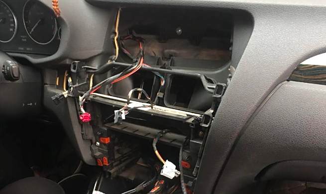 汽车颠簸带主机