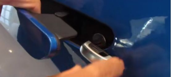 比亚迪车门中控主机坏掉