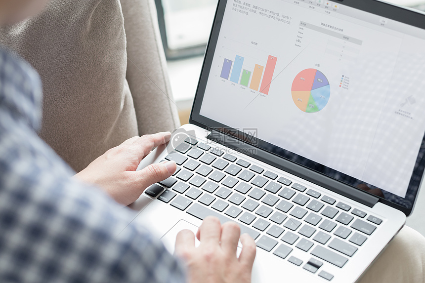 办公用的电脑主机多少钱