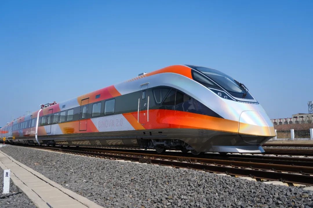 列车停妥后摘下列尾主机