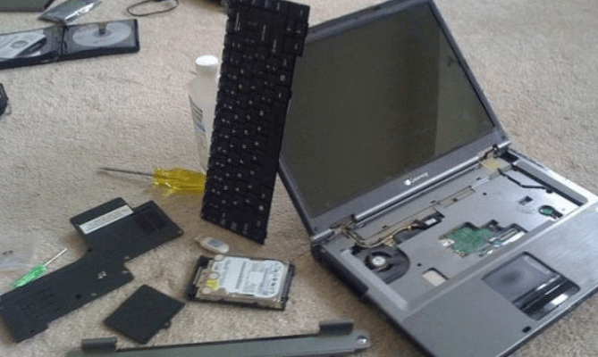 电脑主机渗水了