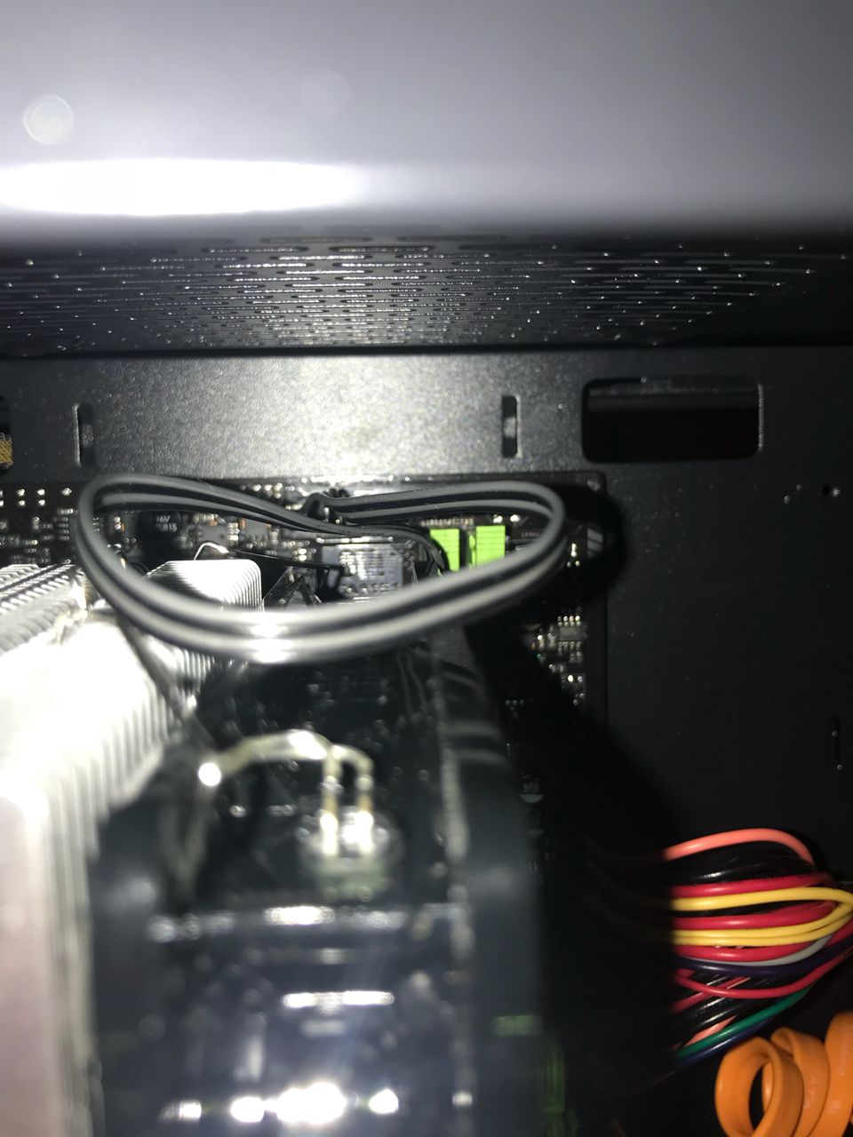 主机全新显示器无法点亮