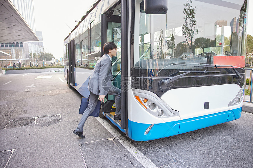 乘坐高铁可以带电脑主机