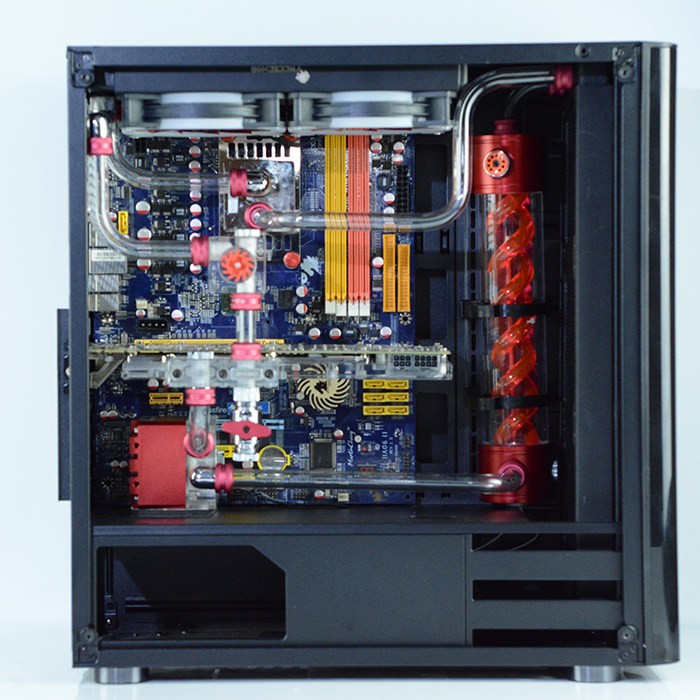 电脑主机里面的液体管道