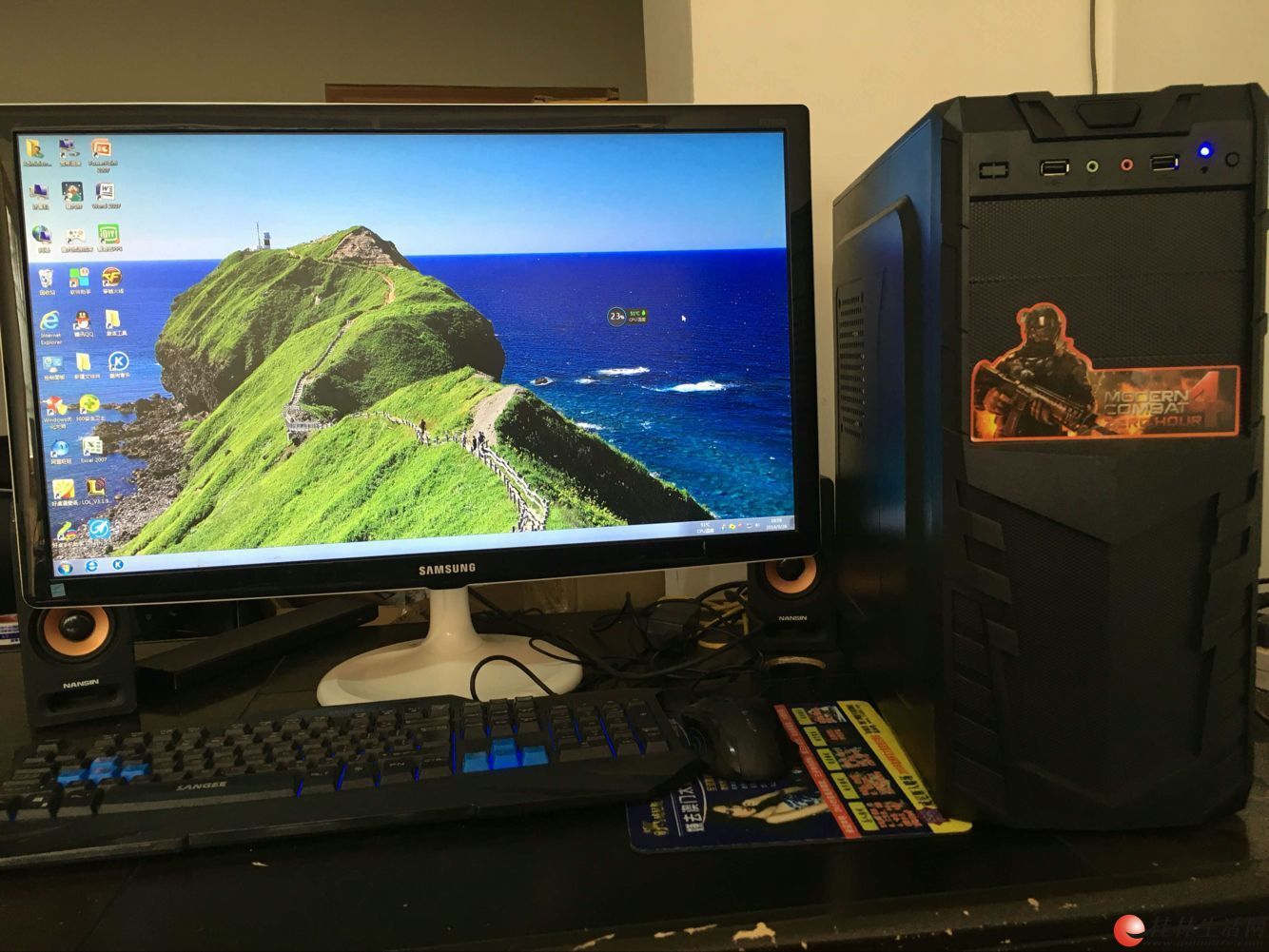 台式电脑看主机还是显示屏