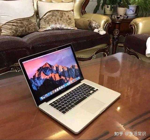 电脑主机通电后电源显示不亮
