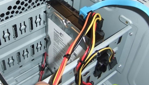 主机风扇声音共鸣