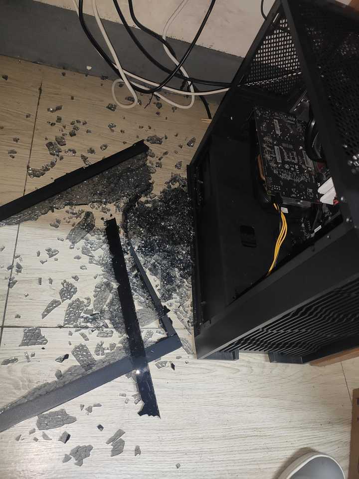 主机玻璃碎了