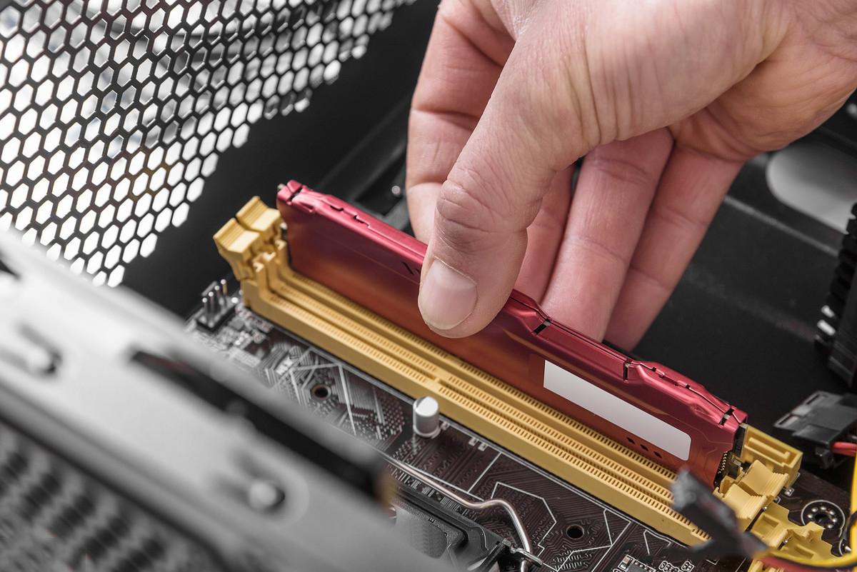 内存条应该插在主机的什么地方