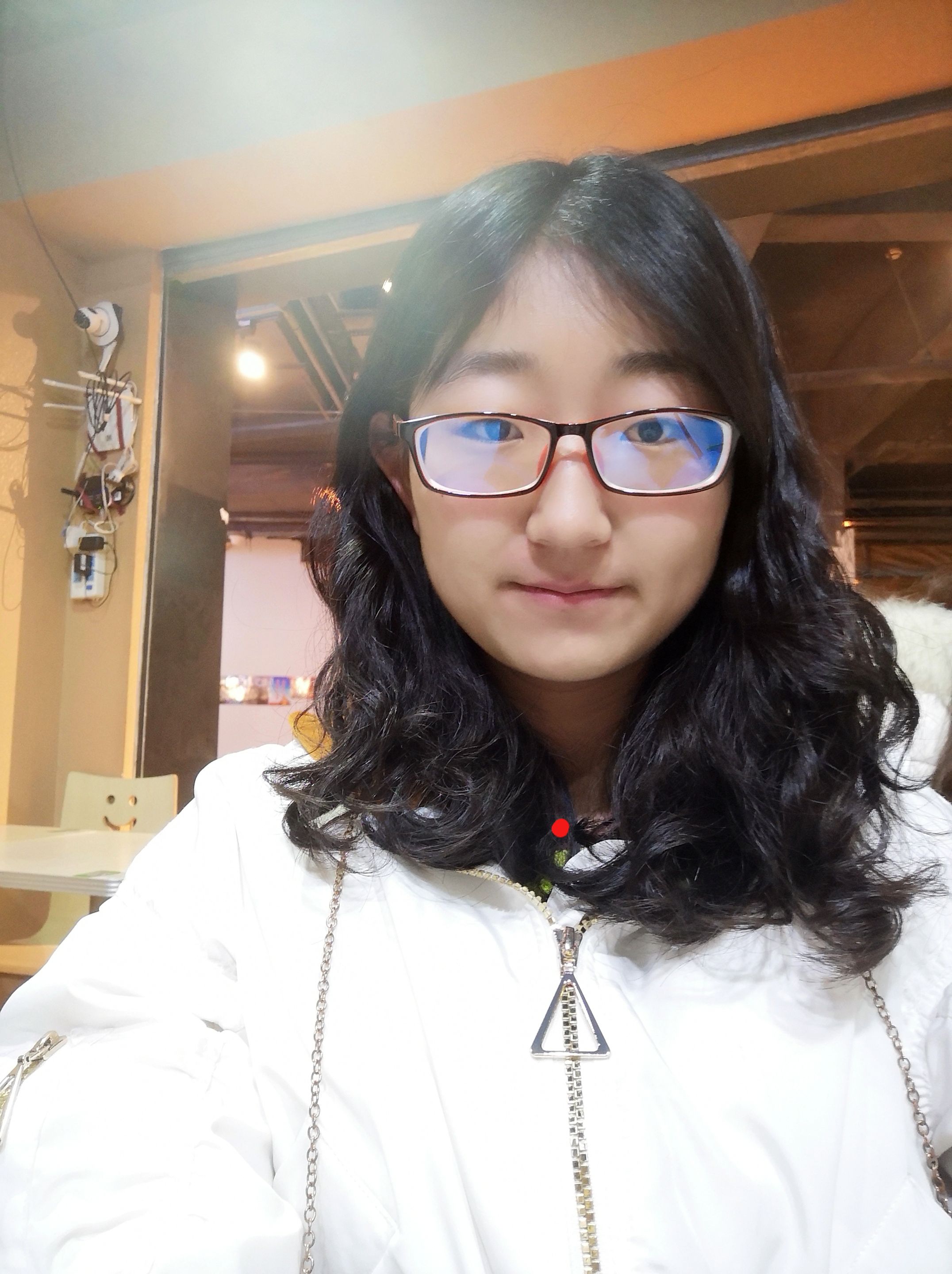 四个主机一个屏幕不亮