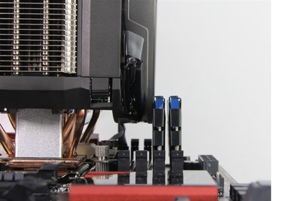 内存条应该插在主机的什么地方