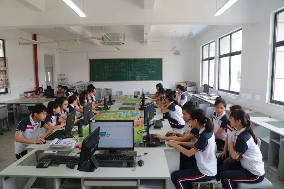 计算机主机组成部分包括什么