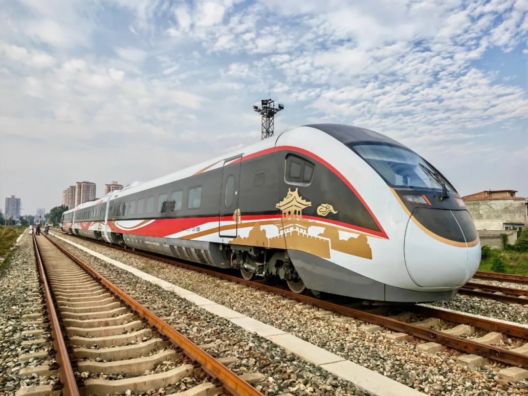 列车停妥后摘下列尾主机