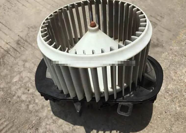 空调外面的主机风扇不转了